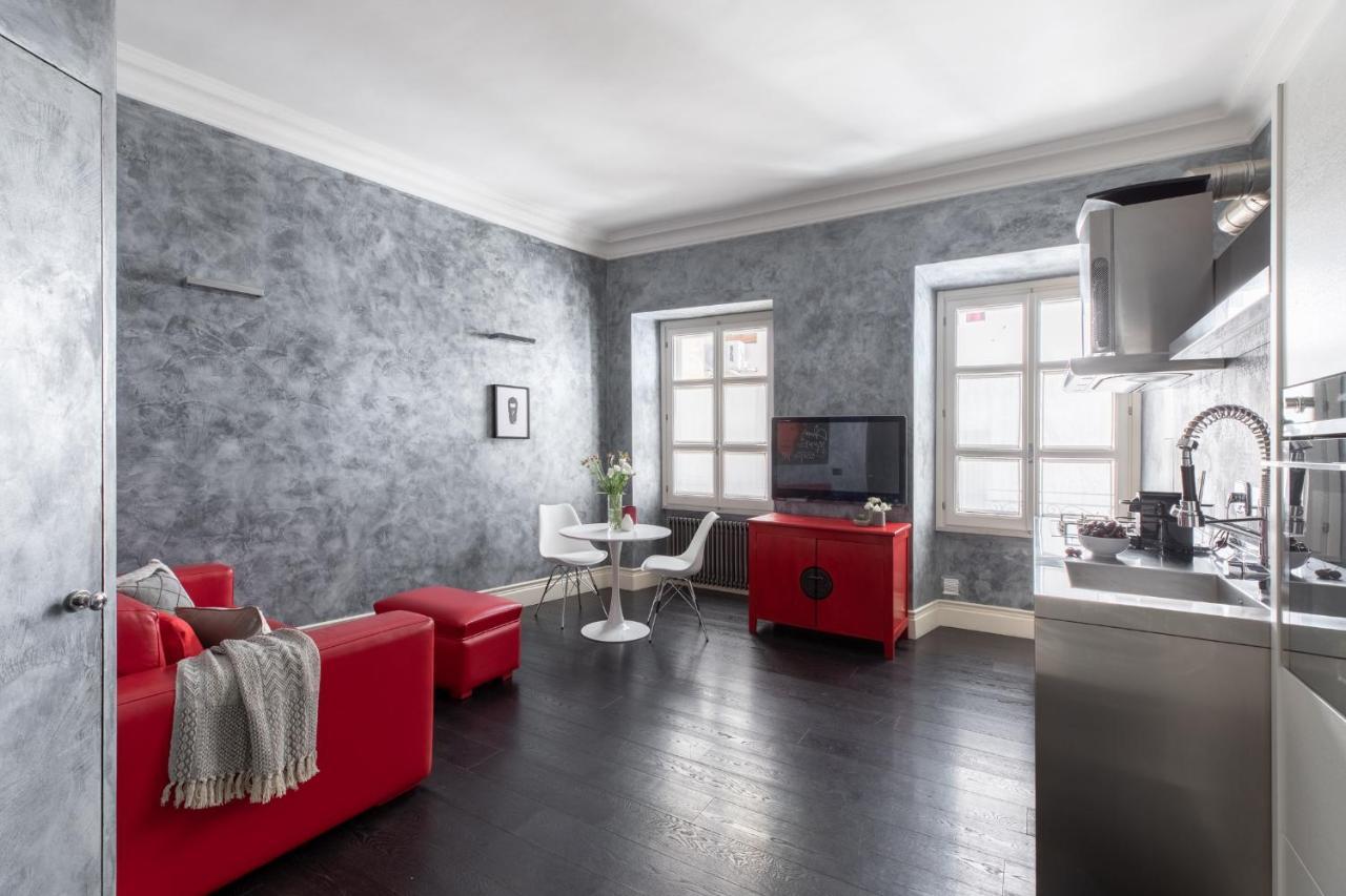 Iflat A Sparkle Of Red In Trastevere Rom Exterior foto